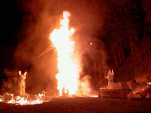 woodfordfire.jpg (27969 bytes)