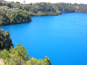 800px-Blue_Lake,_Mount_Gambier
